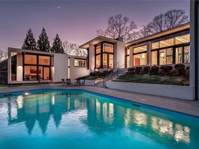WOW House: Marietta Mansion So Modern It Should Be In The Movies
