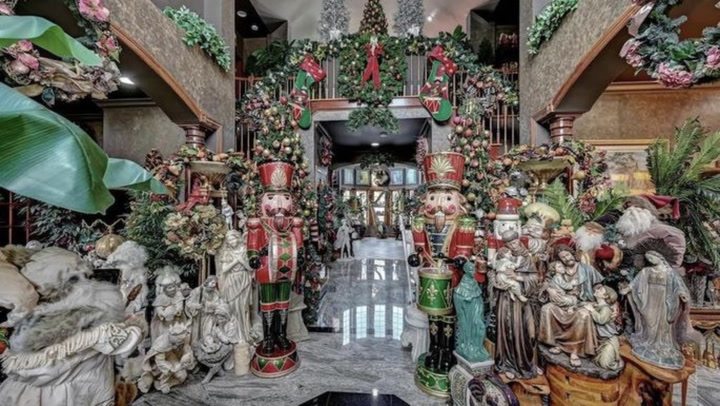 See the New Jersey Mansion That Goes All Out for Christmas—All Year Round