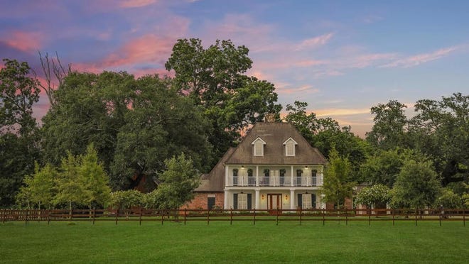 Piece of Southern paradise: New Iberia ranch has 35-foot ceilings, cedar cabin on 10 acres