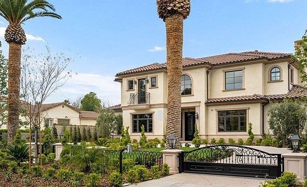YouTuber Jackie Aina Buys $6M Arcadia Mansion