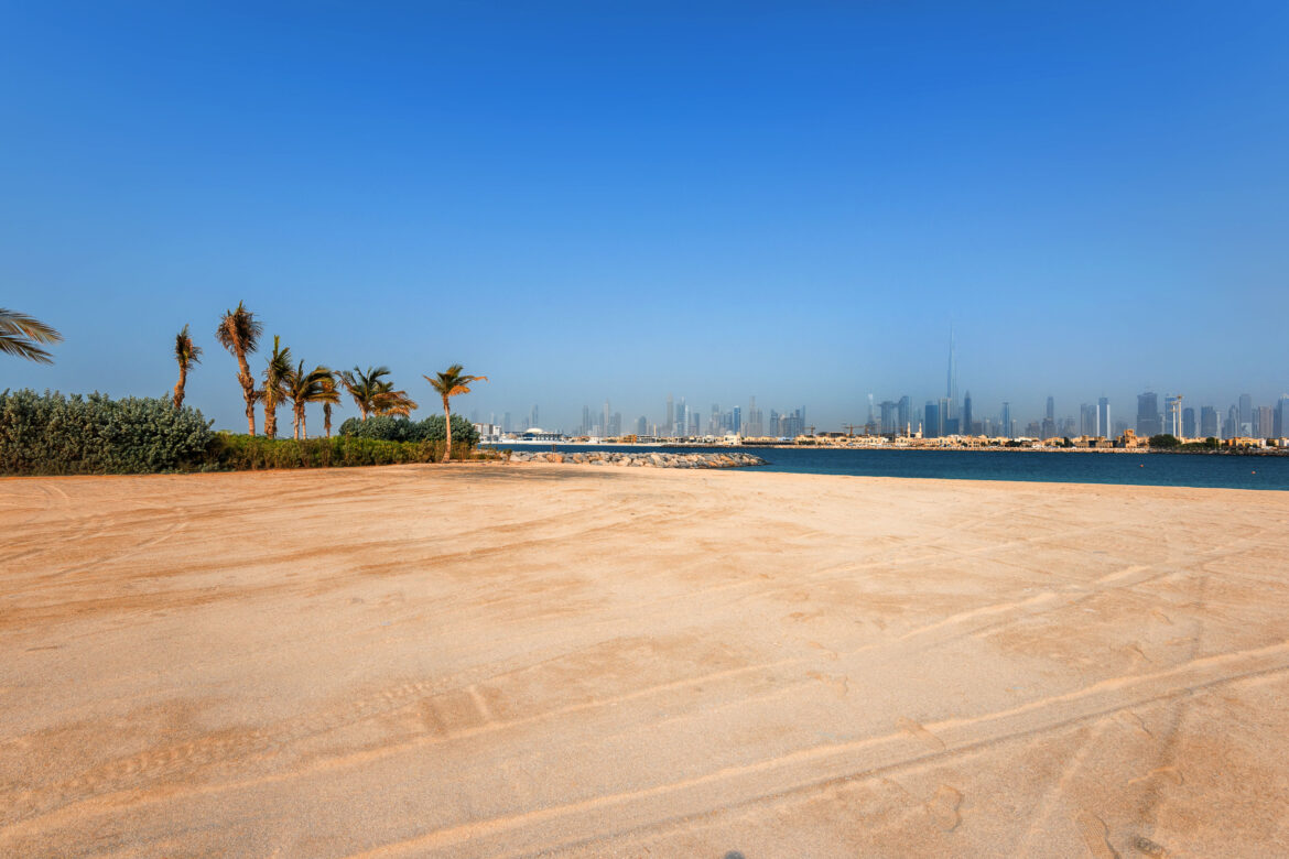 Mystery Buyer Snaps up Beachfront Dubai Homesite for AED 61 Million