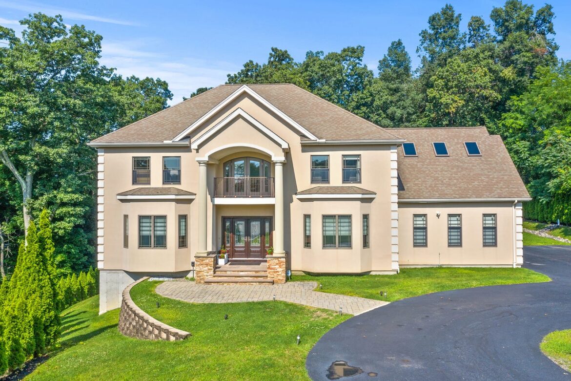 Mansion tucked on quiet lot in the middle of Worcester lists for $949K