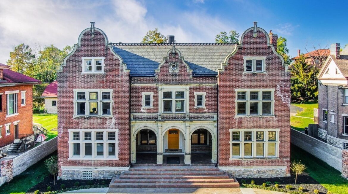 This Opulent 6-Bedroom Historic Mansion in North Avondale Is for Sale. Let’s Take a Tour.