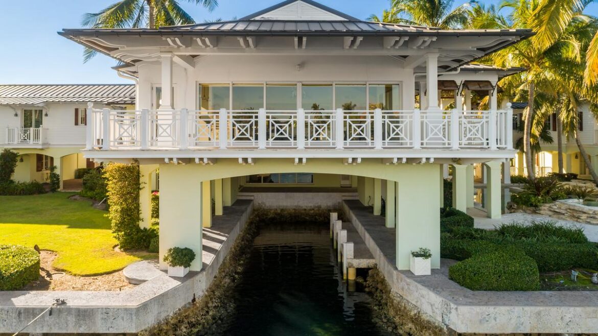 Homebuilder sells Boca Raton mansion for $22M
