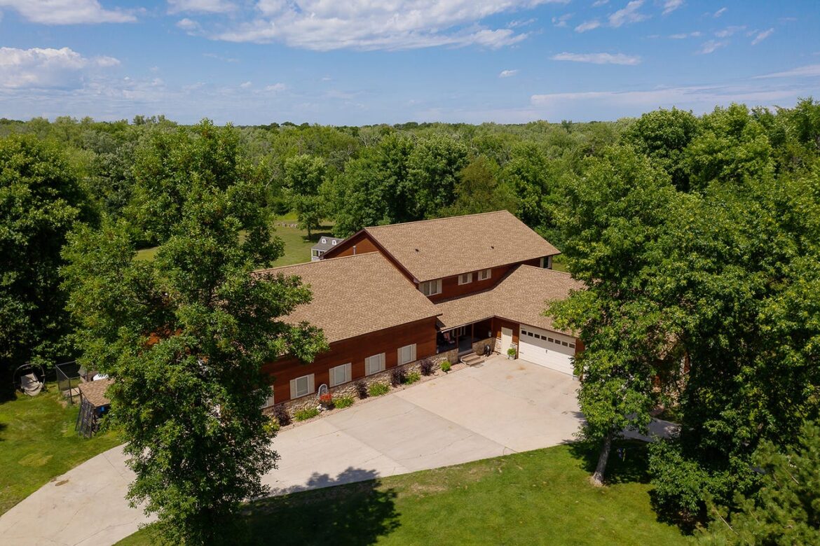 Mansion on the Market: Big Lake home features 5 acres of land, vast recreation room