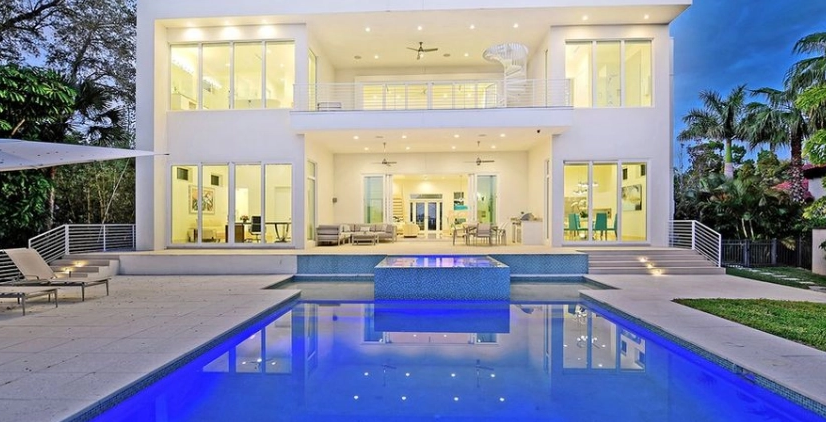 Siesta Key’s Sam Logan sells Florida mansion featuring elevator & ocean views for $6.3M after split from Juliette Porter