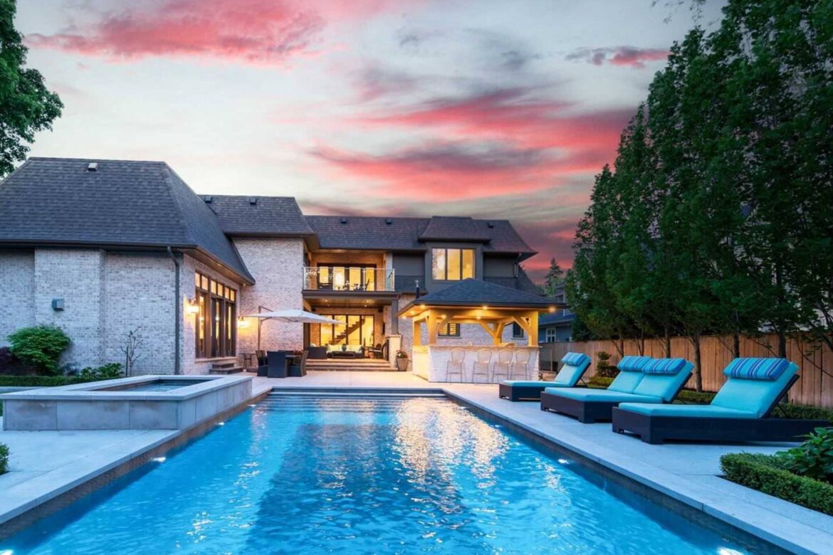 This $7 million Oakville mansion just shaved $500k off its listing price