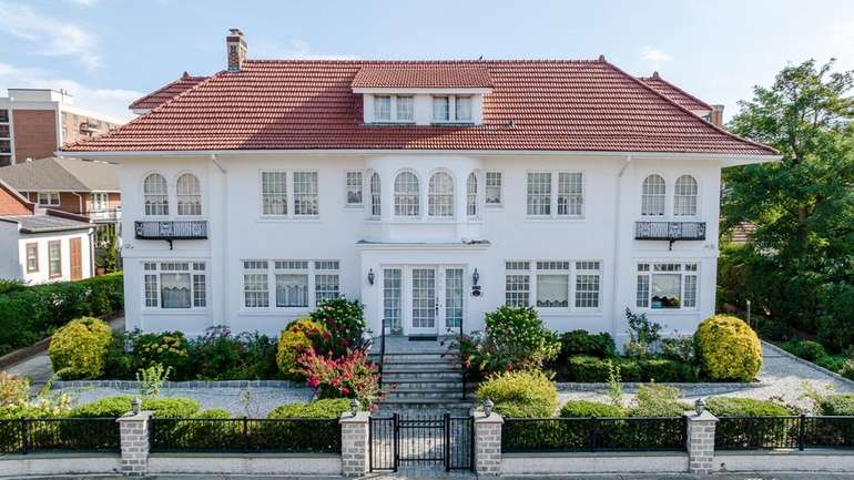 1915 mini-mansion near ocean in Long Beach asks $1.95M